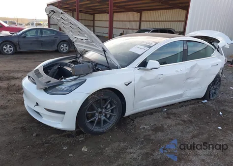 2020 Tesla Model 3 Standard Range Plus Rear-Wheel Drive/Standard Range Rear-Wheel Drive z USA, uszkodzony, nr VIN 5YJ3E1EA8LF612488